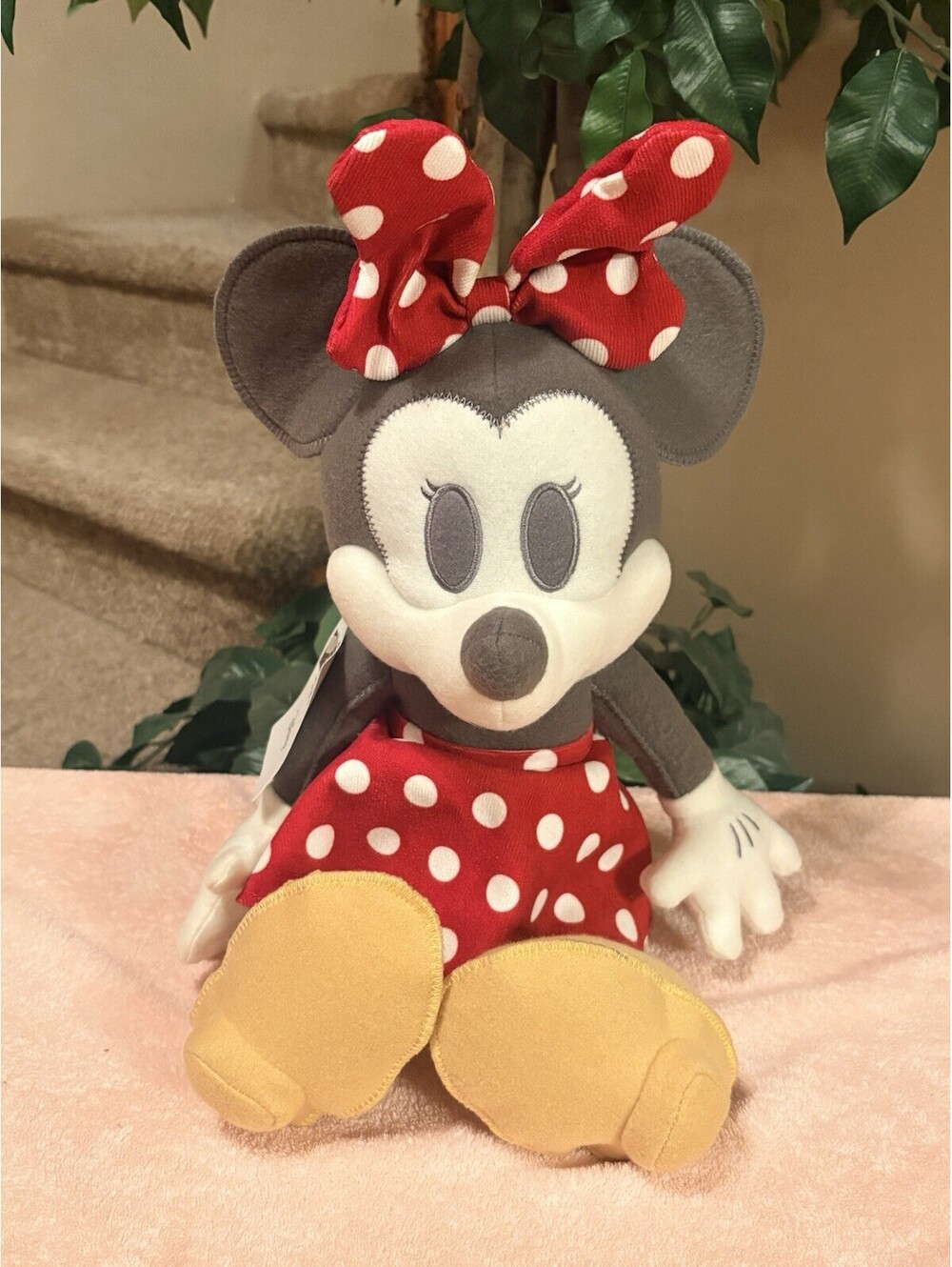 Disney Minnie Mouse Plush Stuffed Toy Hallmark Classic Collection 20” NWT